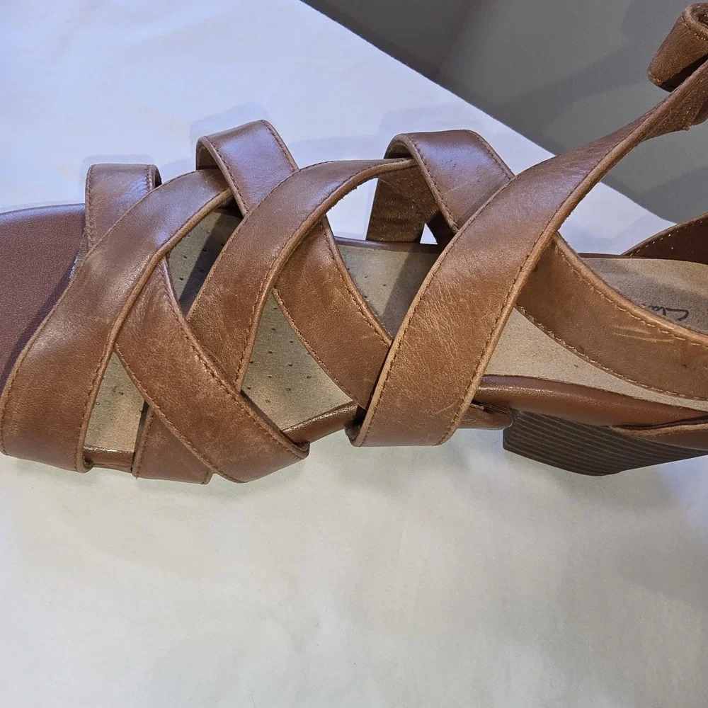 Clarks Collection Women's Size 9 Brown Strappy Sandals • 2.9